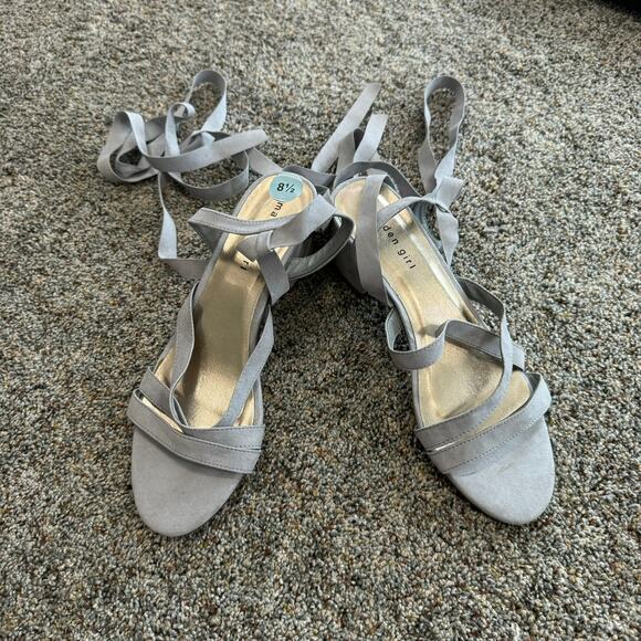 Madden Girl Strappy Gray Wrap Around Block Heels Size 8.5 Faux Suede - Picture 1 of 11